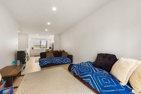 Photo of property in 5/2 Moor Avenue, Te Atatu Peninsula, Auckland, 0610