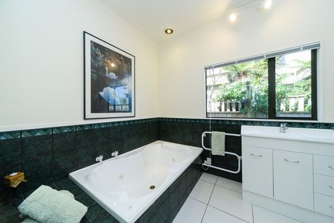 Photo of property in 5 The Strand, Fitzherbert, Palmerston North, 4410