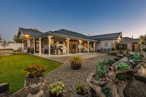 Photo of property in 6 Pegasus Place, Kelvin Grove, Palmerston North, 4414