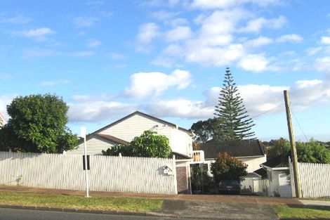 Photo of property in 2/8 Pupuke Road, Hillcrest, Auckland, 0627