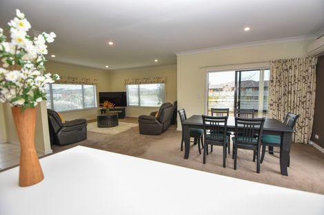 Photo of property in 18 Carrington Drive, Carterton, 5713