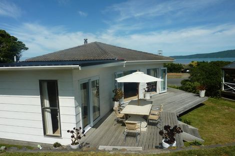 Photo of property in 9 Waiheke Street, Waikanae Beach, Waikanae, 5036