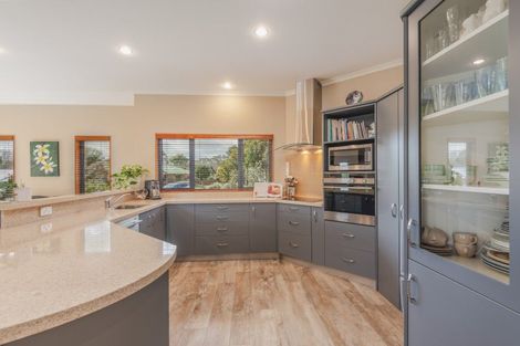 Photo of property in 33 Cashmere Drive, Fitzherbert, Palmerston North, 4410