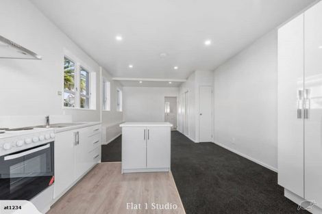 Photo of property in 4313a Great North Road, Glendene, Auckland, 0602