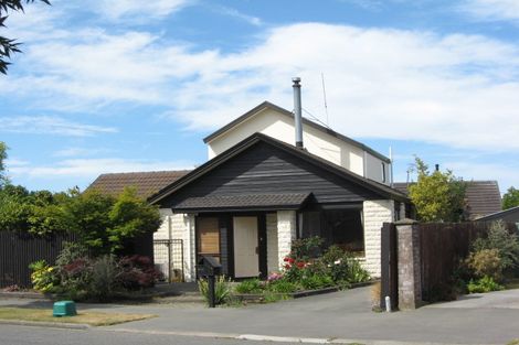 Photo of property in 104 Royal Park Drive, Parklands, Christchurch, 8083