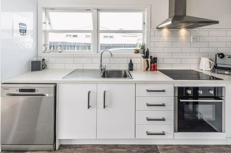 Photo of property in 8a Kings Avenue, Gonville, Whanganui, 4501