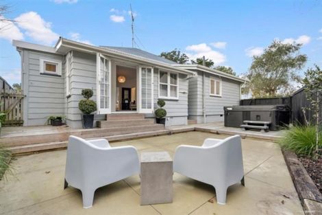 Photo of property in 107 Beach Road, Mellons Bay, Auckland, 2014