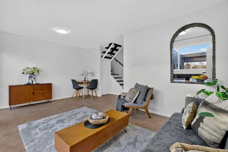 Photo of property in 4/3 Glen Road, Browns Bay, Auckland, 0630