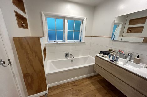 Photo of property in 221 Marine Parade, Seatoun, Wellington, 6022