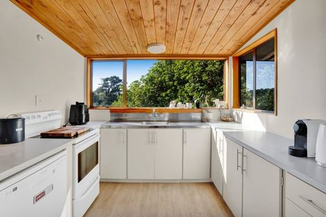 Photo of property in 28 Pararewa Drive, Whalers Gate, New Plymouth, 4310