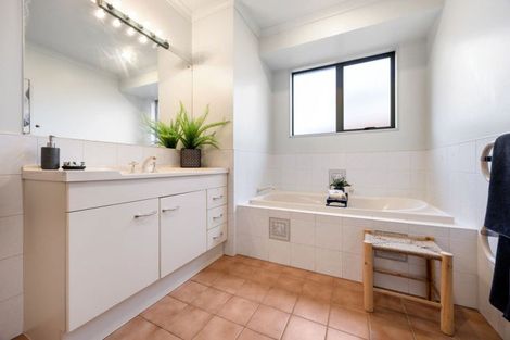 Photo of property in 12 Greenough Place, Rototuna, Hamilton, 3210