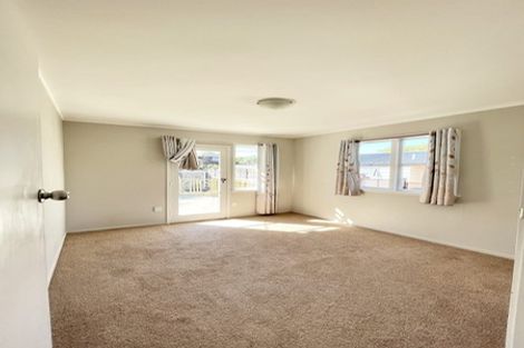 Photo of property in 4 Seaton Road, Murrays Bay, Auckland, 0630