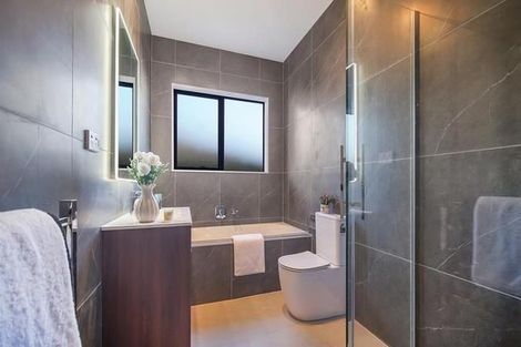 Photo of property in 30 Cloonlyon Drive, Flat Bush, Auckland, 2019