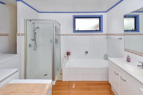 Photo of property in 18 Mcleod Road, Weymouth, Auckland, 2103