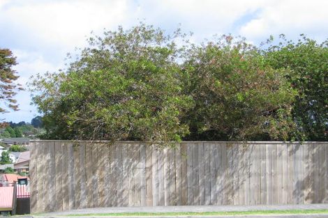 Photo of property in 2/32 Sunset Road, Unsworth Heights, Auckland, 0632