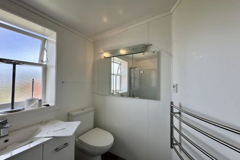 Photo of property in 84 Cambridge Terrace, Waterloo, Lower Hutt, 5011