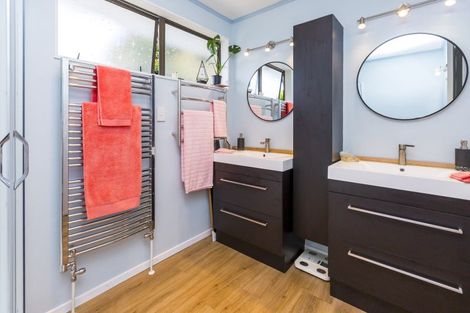 Photo of property in 11 Roband Crescent, Brown Owl, Upper Hutt, 5018