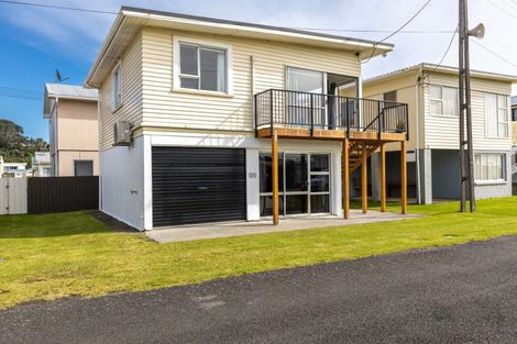 Photo of property in 100 Eighth Avenue, Urenui, 4377