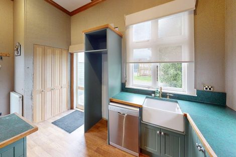 Photo of property in 215 Bridge Street, Bulls, 4818