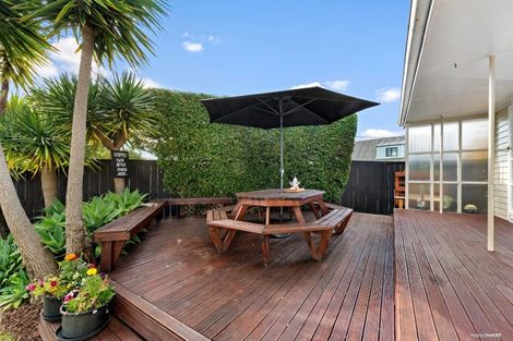 Photo of property in 18 Alma Street, Te Atatu South, Auckland, 0610