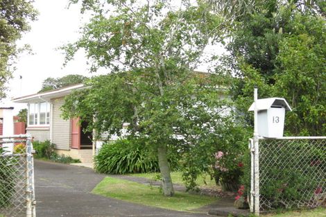 Photo of property in 13 Muir Avenue, Mangere Bridge, Auckland, 2022