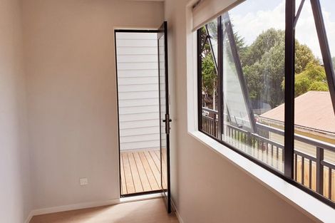 Photo of property in 2b Wendell Place, Greenlane, Auckland, 1061