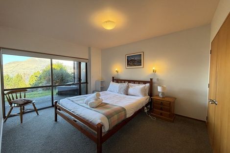 Photo of property in 15b Cameron Place, Fernhill, Queenstown, 9300