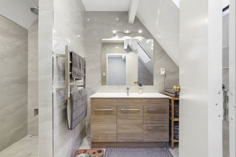 Photo of property in 4b Burn-murdoch Street, St Andrews, Hamilton, 3200