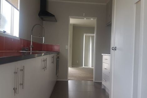 Photo of property in 2 Sunlands Drive, Manurewa, Auckland, 2102