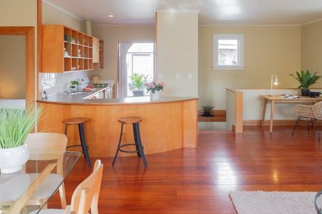 Photo of property in 1 Edge Hill, Mount Victoria, Wellington, 6011