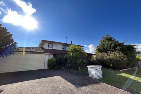 Photo of property in 19 St Simon Place, Botany Downs, Auckland, 2010