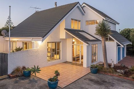 Photo of property in 113 Field Way, Waikanae Beach, Waikanae, 5036