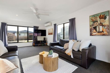Photo of property in 10 Cairns Crescent, Rototuna, Hamilton, 3210