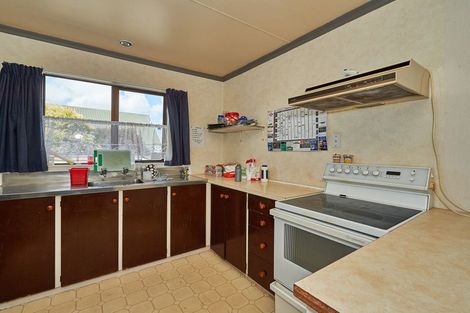 Photo of property in 2/4 Colonial Place, Kelvin Grove, Palmerston North, 4414