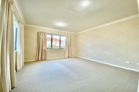 Photo of property in 6 Lissleton Drive, East Tamaki, Auckland, 2013