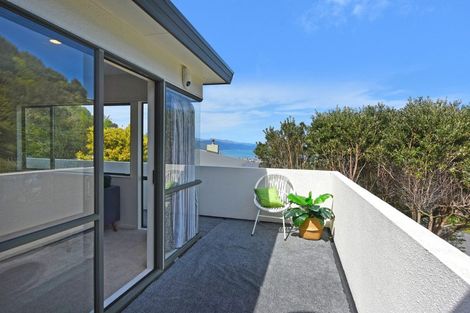 Photo of property in 72 Dowse Drive, Maungaraki, Lower Hutt, 5010