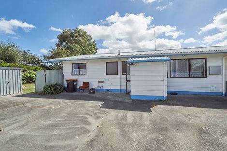 Photo of property in 2/4 Colonial Place, Kelvin Grove, Palmerston North, 4414
