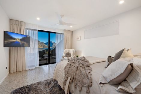 Photo of property in 10 Limerick Lane, Queenstown, 9300