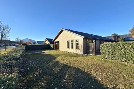 Photo of property in 8 Warbler Lane, Albert Town, Wanaka, 9305