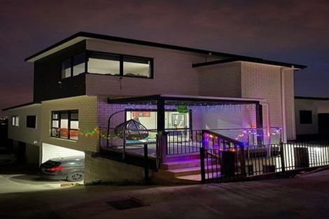 Photo of property in 4223c Great North Road, Glendene, Auckland, 0602