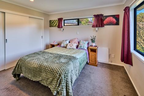 Photo of property in 1a Peel Place, Wainuiomata, Lower Hutt, 5014