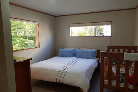 Photo of property in 2/10 Ondine Place, Glenfield, Auckland, 0629