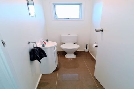 Photo of property in 2/42 Knightsbridge Drive, Forrest Hill, Auckland, 0620