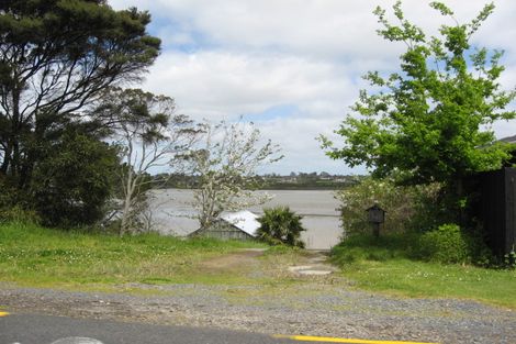 Photo of property in 9 Ferry Parade, Herald Island, Auckland, 0618