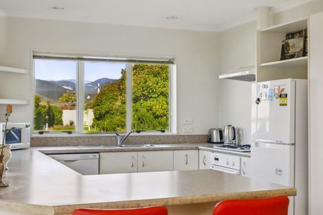 Photo of property in 4 Monterosso Place, Paraparaumu Beach, Paraparaumu, 5032