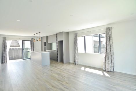 Photo of property in 28 Rakich Place, Henderson, Auckland, 0612