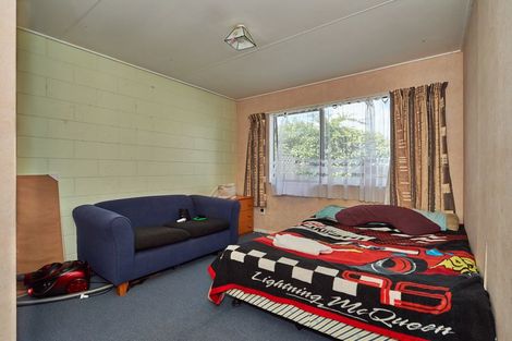 Photo of property in 2/4 Colonial Place, Kelvin Grove, Palmerston North, 4414