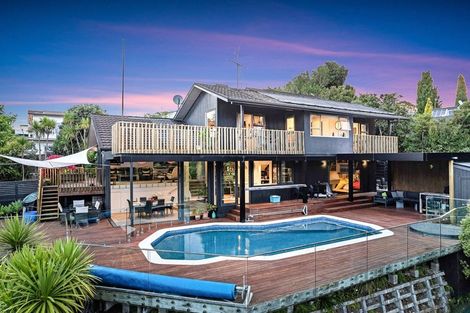 Photo of property in 8 Aberdeen Road, Campbells Bay, Auckland, 0620