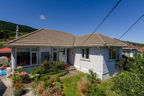 Photo of property in 18 Coates Street, Tawa, Wellington, 5028