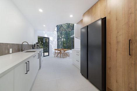 Photo of property in 2/15 Wernham Place, Northcote, Auckland, 0626